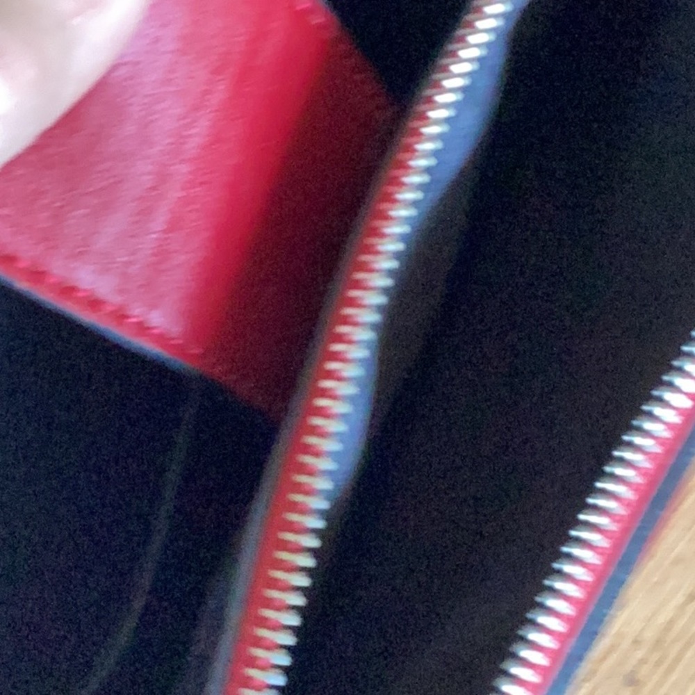 Nine West deep red media bag. 14”x10”x5”. Black interior - Picture 9 of 12